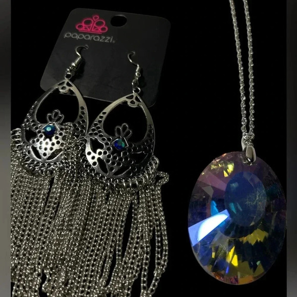 Iridescent Blue/yellow stunner w/long silver necklace & matching tassel earrings - Picture 2 of 2